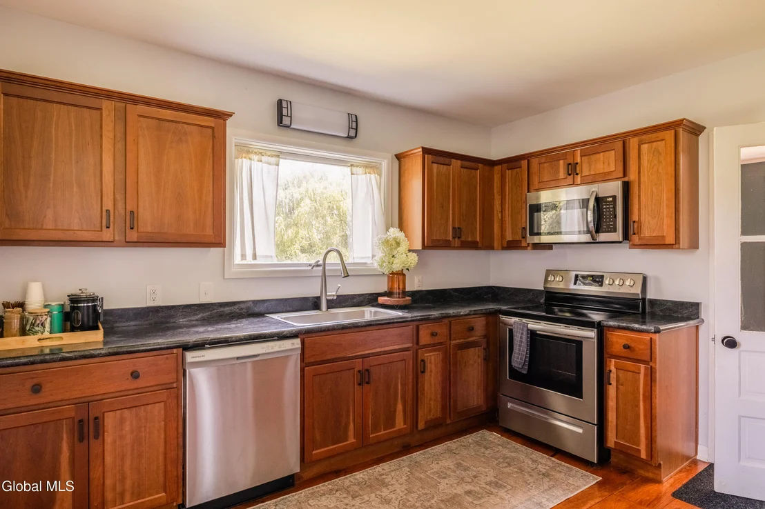 Photo of 725 New York 66