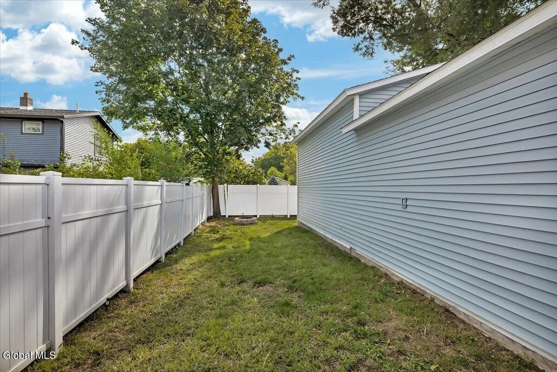 Photo of 2872 Guilderland Avenue