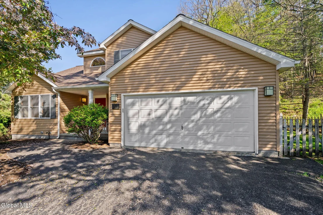 Photo of 107 Fox Run Drive