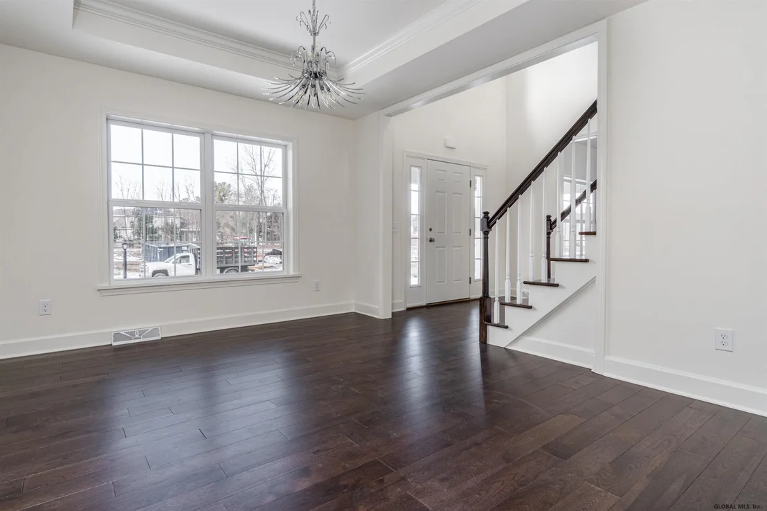 Photo of 33 PINE HOLLOW Drive
