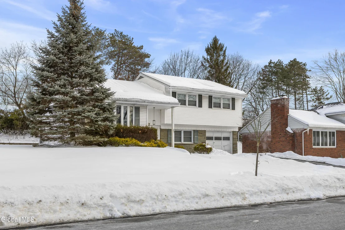 Photo of 27 Davis Avenue