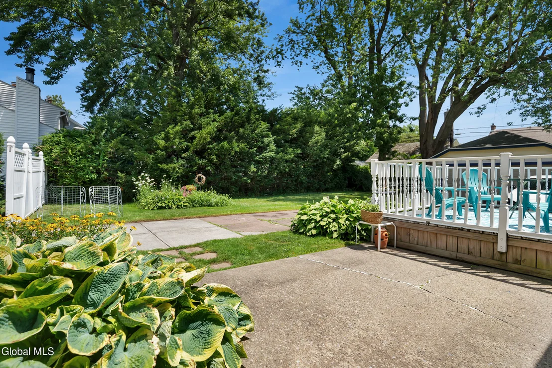 Photo of 820 Central Parkway