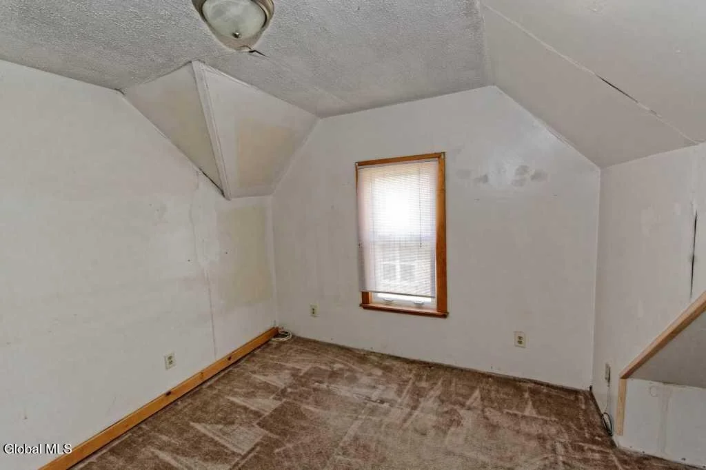 Photo of 3152 N Thompson Street