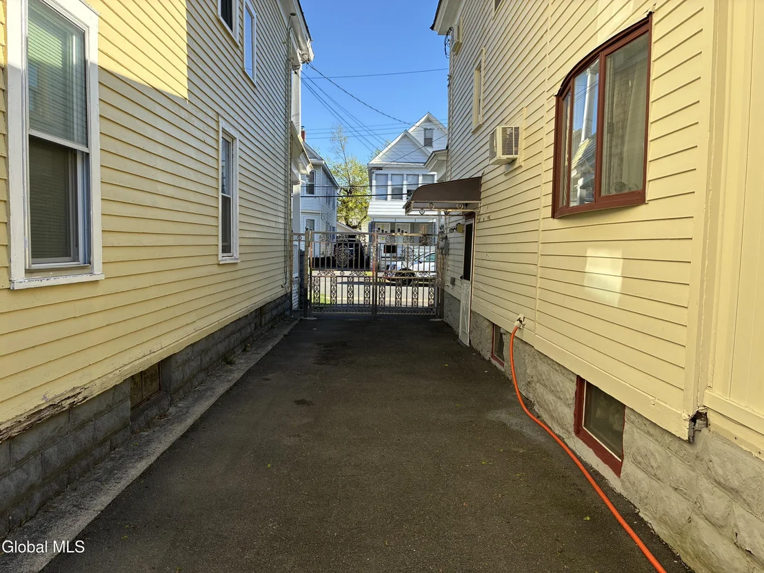 Photo of 817 Holland Road