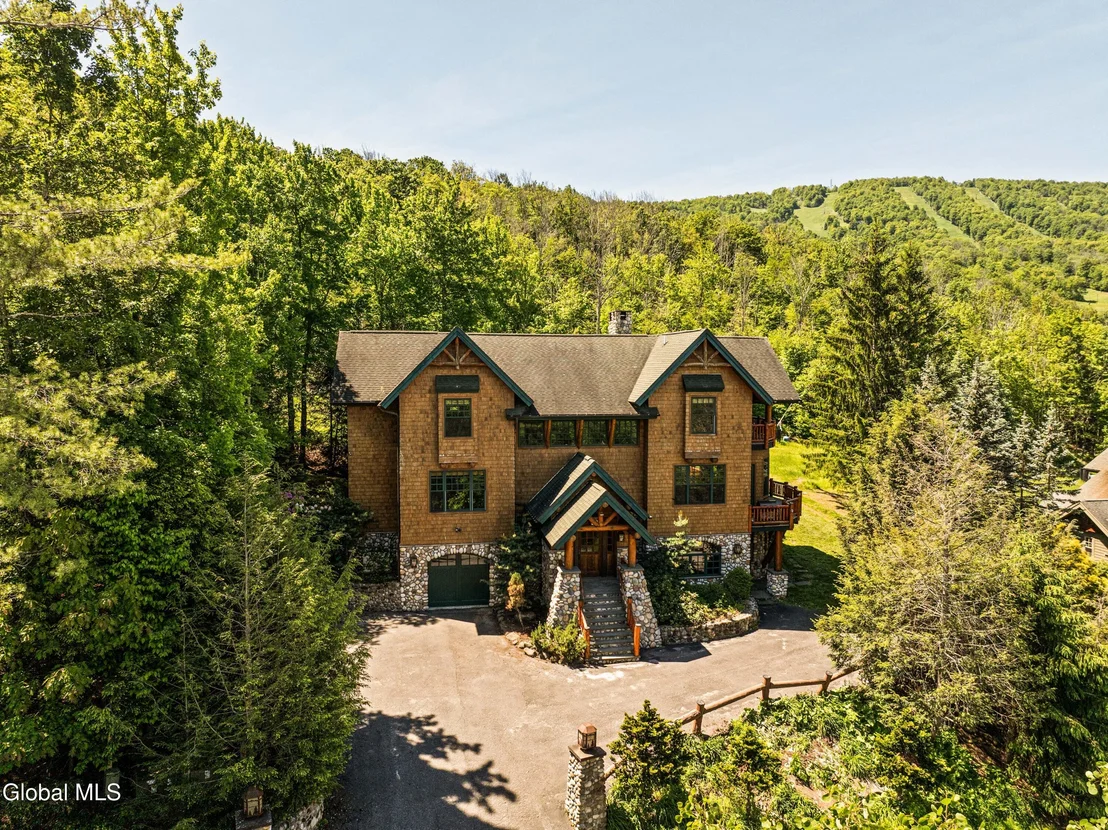 Photo of 6 White Way