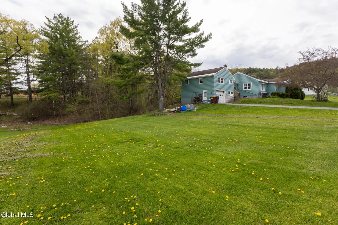 Photo of 8 7th Avenue