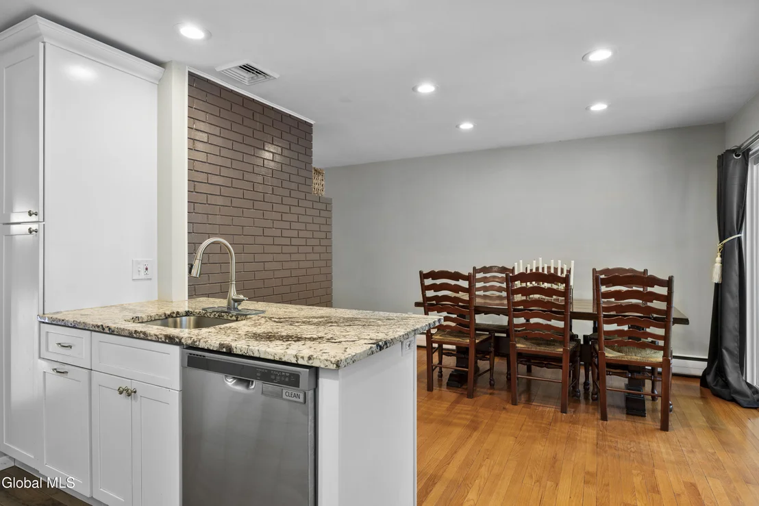 Photo of 27 Davis Avenue