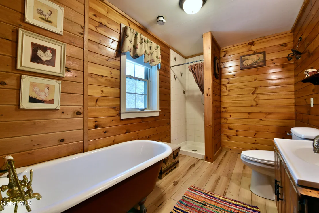 Photo of 746 Howe Road