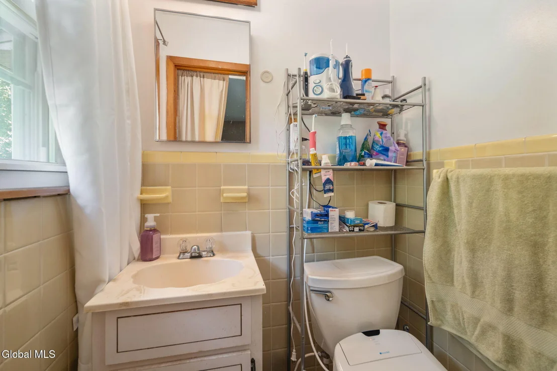Photo of 1358 Maple Hill Road