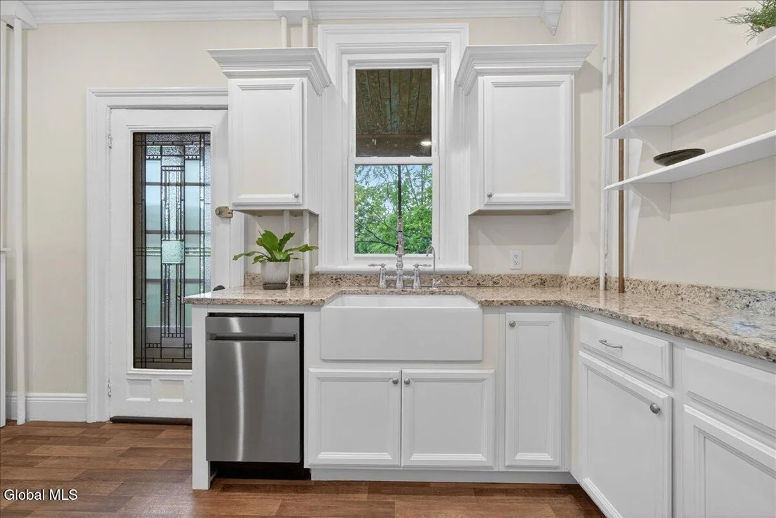 Photo of 121 Maple Avenue