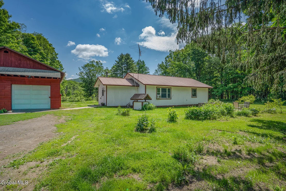 Photo of 972 Turnpike Road