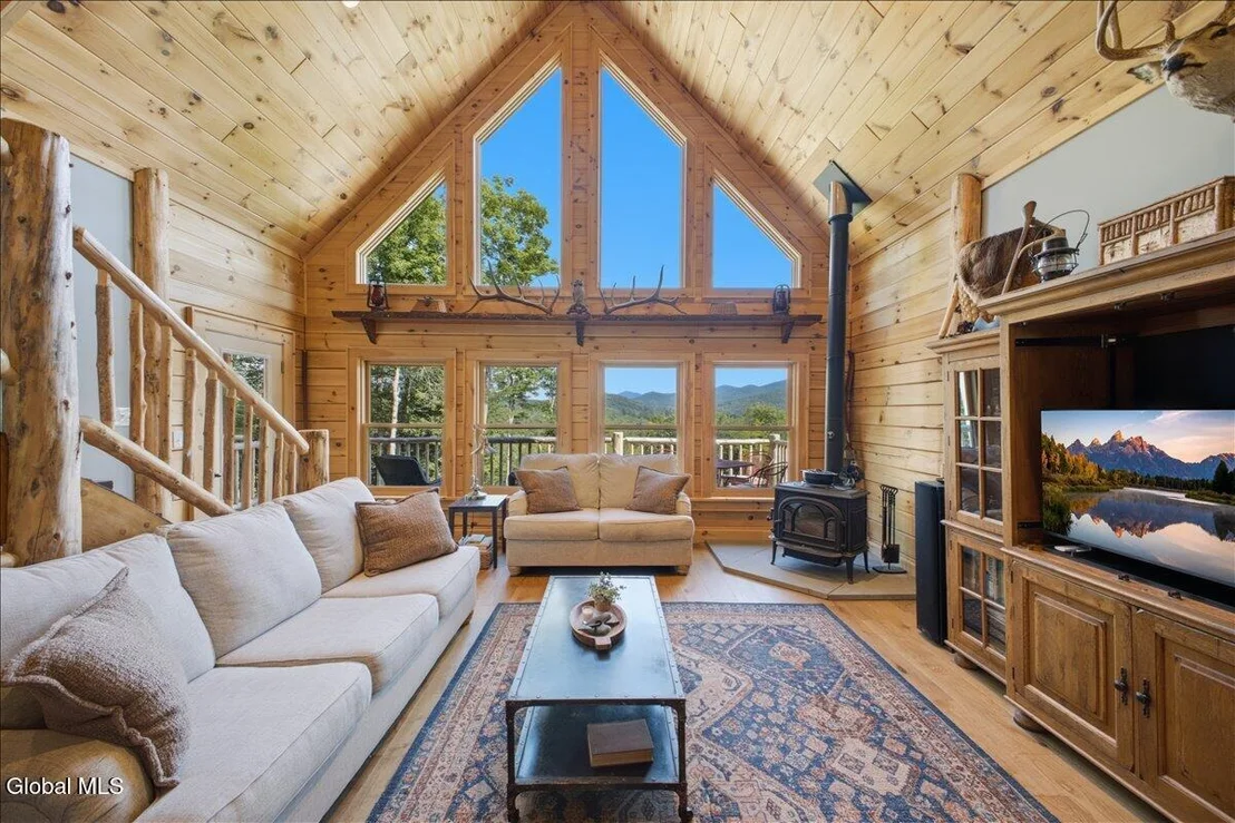 Photo of 1482 Tupper Road