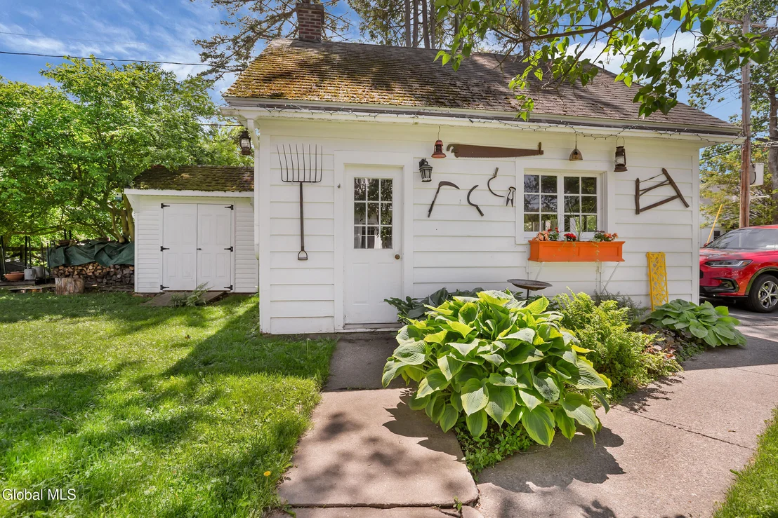 Photo of 723 Sanders Avenue