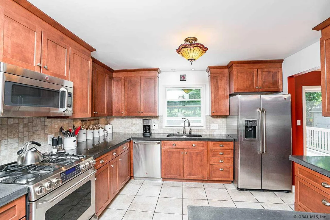 Photo of 31 OXFORD Circle