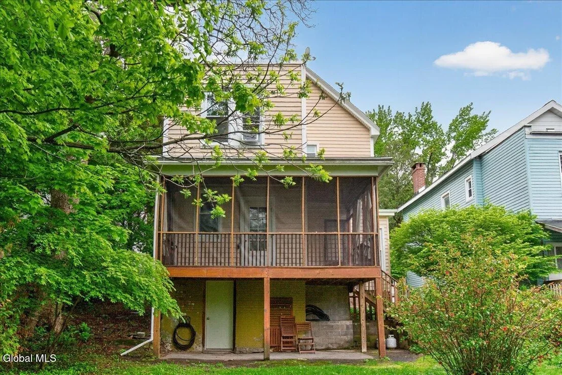 Photo of 121 Maple Avenue