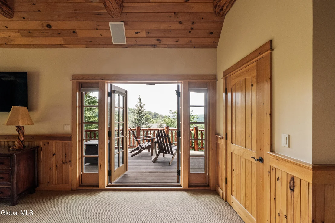 Photo of 6 White Way