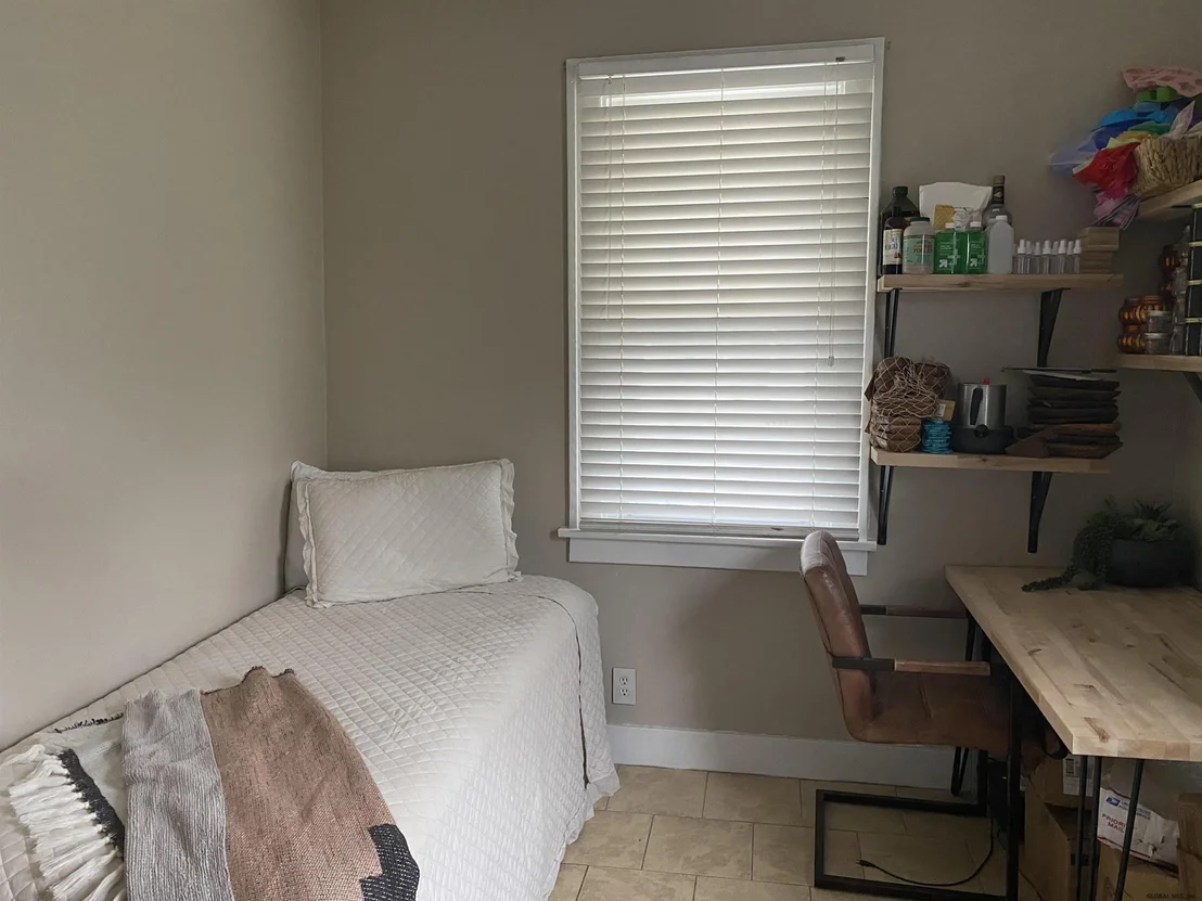 Photo of 132 OREGON Avenue