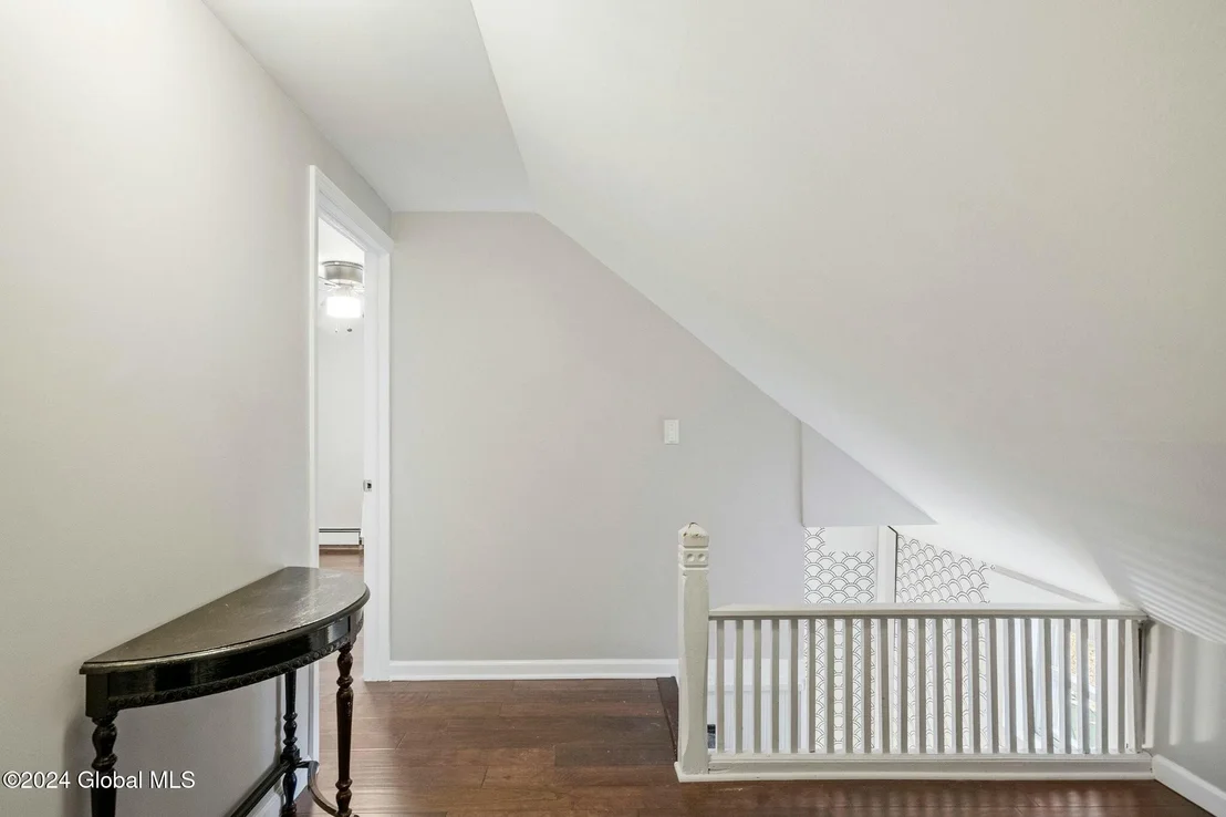 Photo of 35 Mountainview Avenue