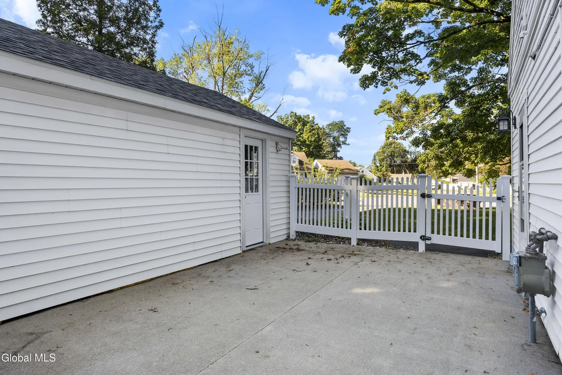 Photo of 1083 Inner Drive