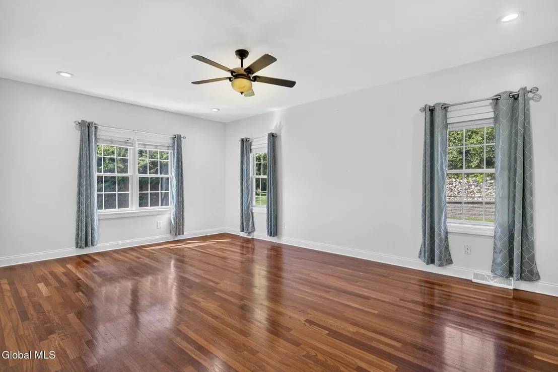Photo of 5 Normandy Square
