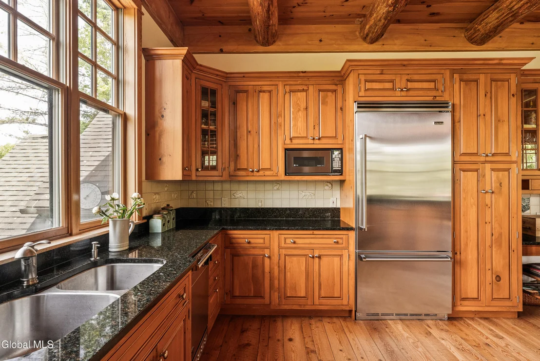 Photo of 6 White Way