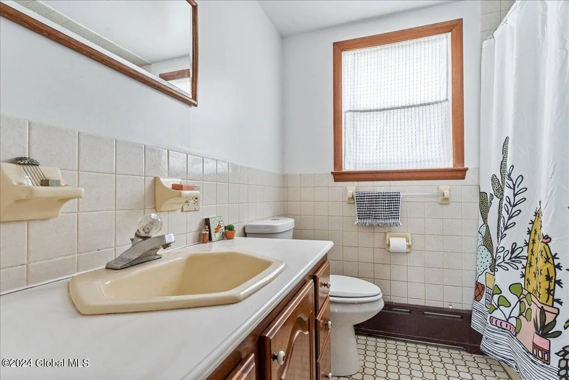 Photo of 1102 Baker Avenue