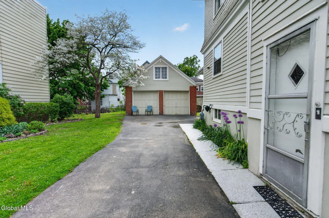 Photo of 446 Yates Street