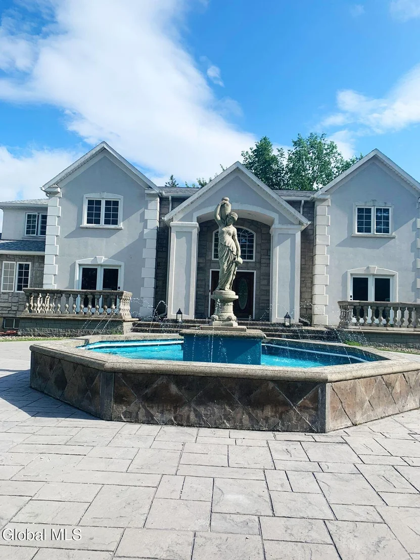 Photo of 2820 Balltown Road