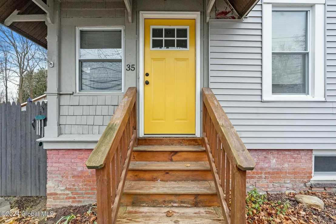Photo of 35 Mountainview Avenue