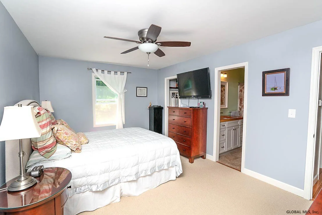 Photo of 31 OXFORD Circle
