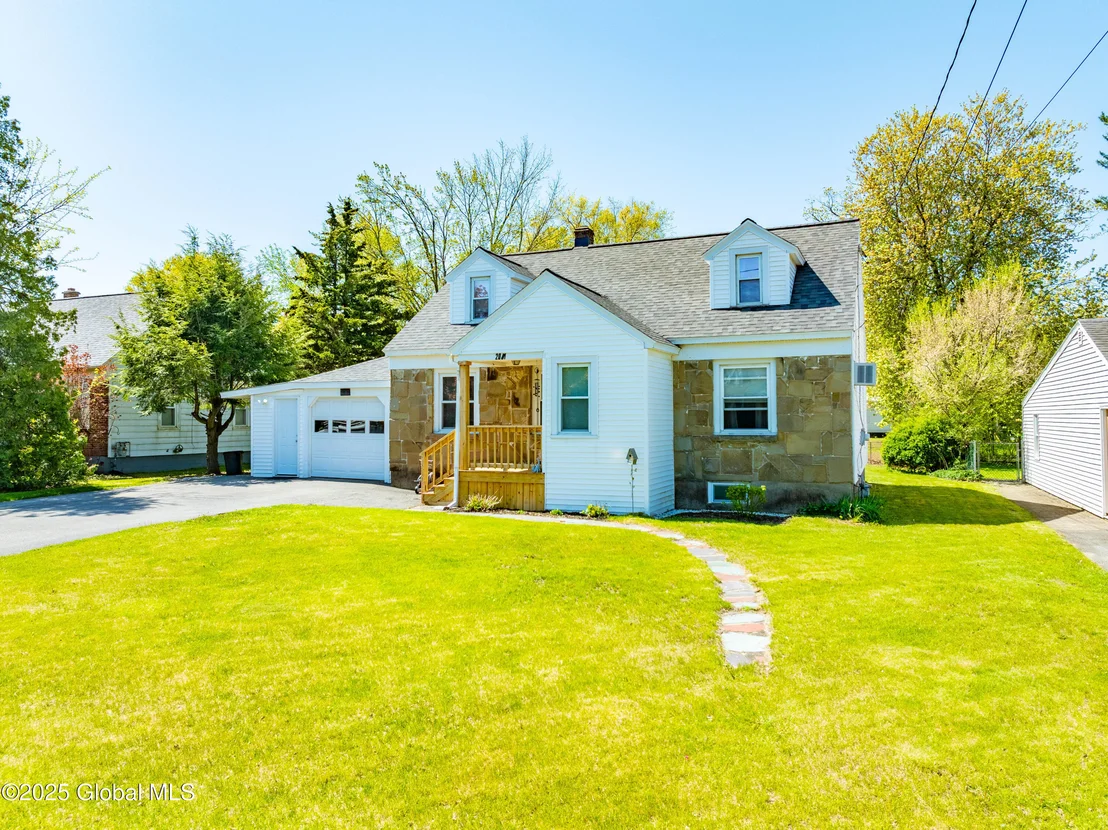 Photo of 2081 Chepstow Road