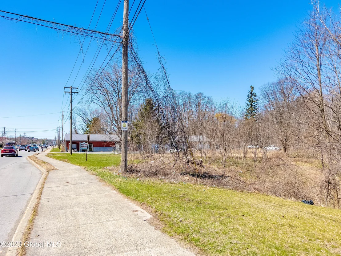Photo of 957 Troy-Schenectady Road