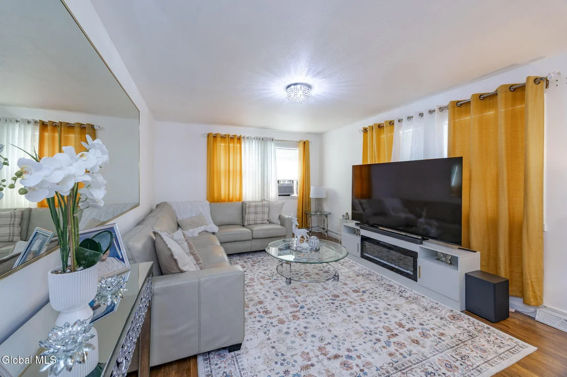 Photo of 821 Hillside Avenue