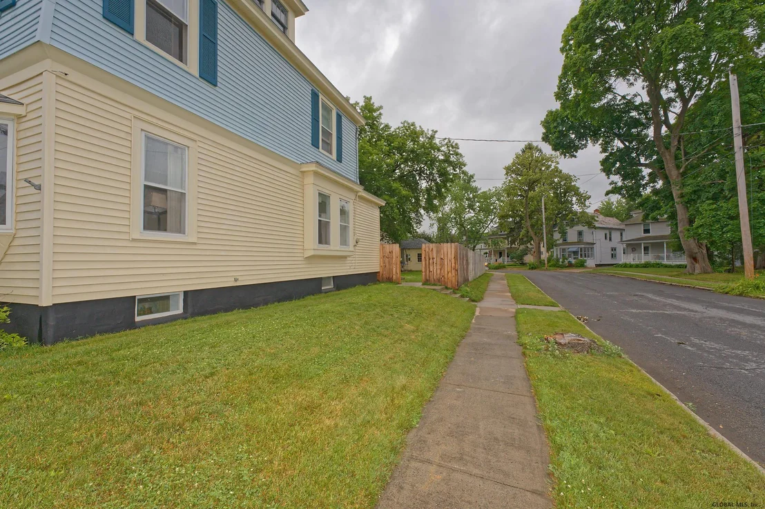 Photo of 115 1ST Street