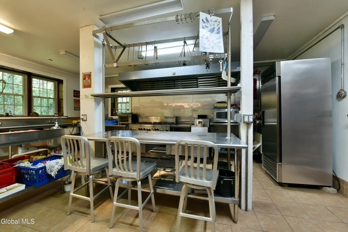Photo of 746 Howe Road
