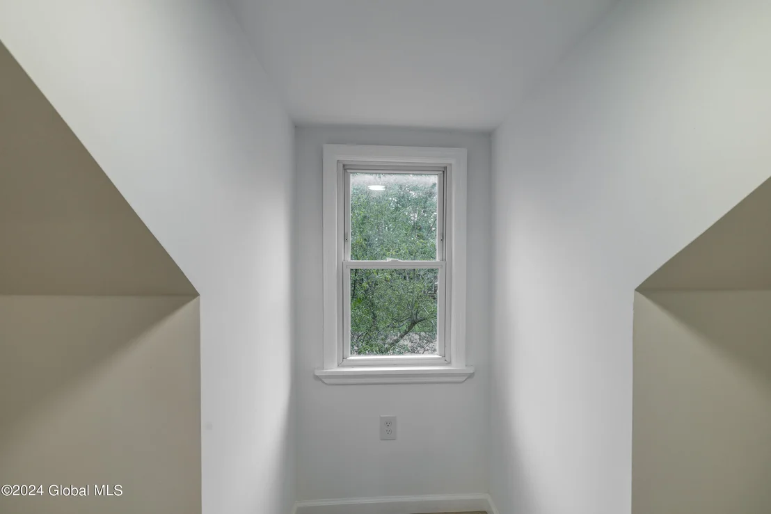 Photo of 1025 Peter Road