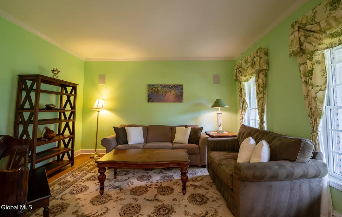 Photo of 10 Whitestone Way