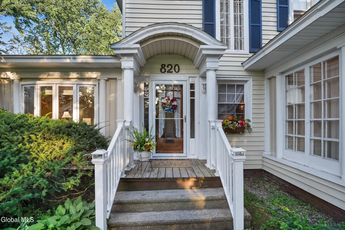 Photo of 820 Central Parkway