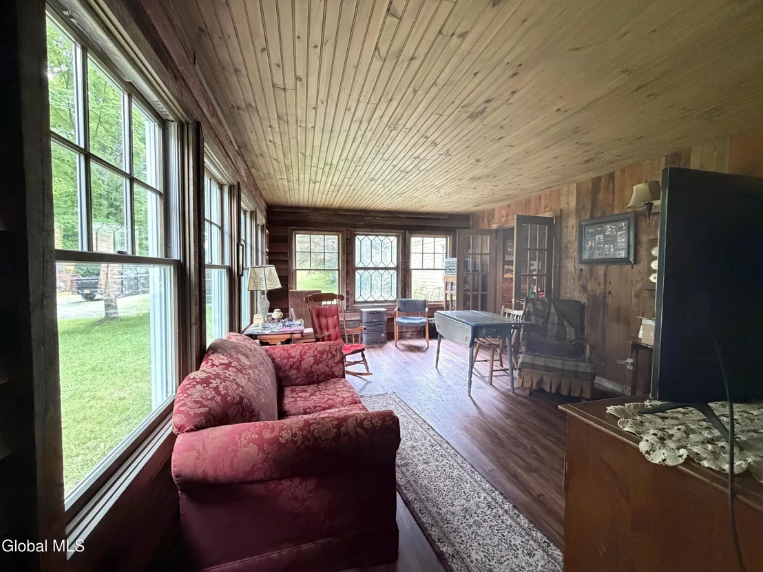 Photo of 2056 Creek Road