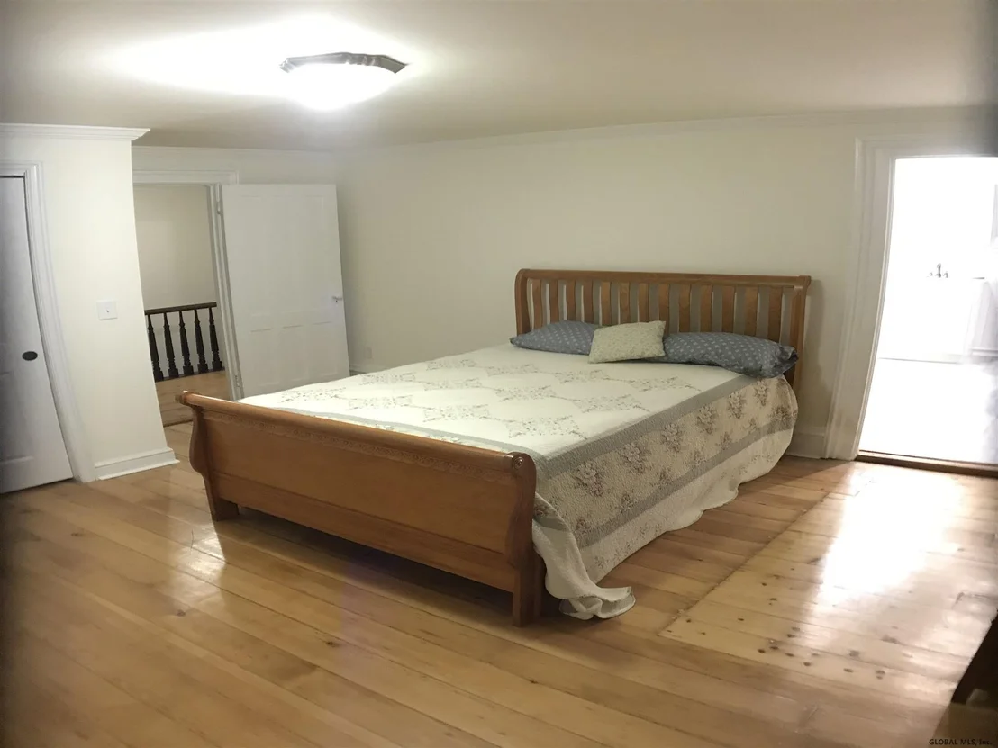 Photo of 1237 W RIVER Road
