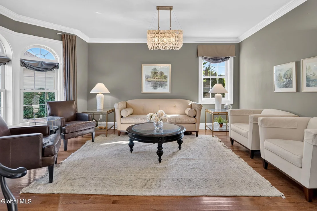 Photo of 245 Menlo Park Road