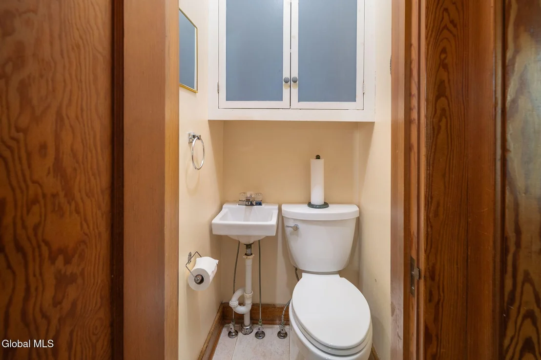 Photo of 122 Clinton Circle