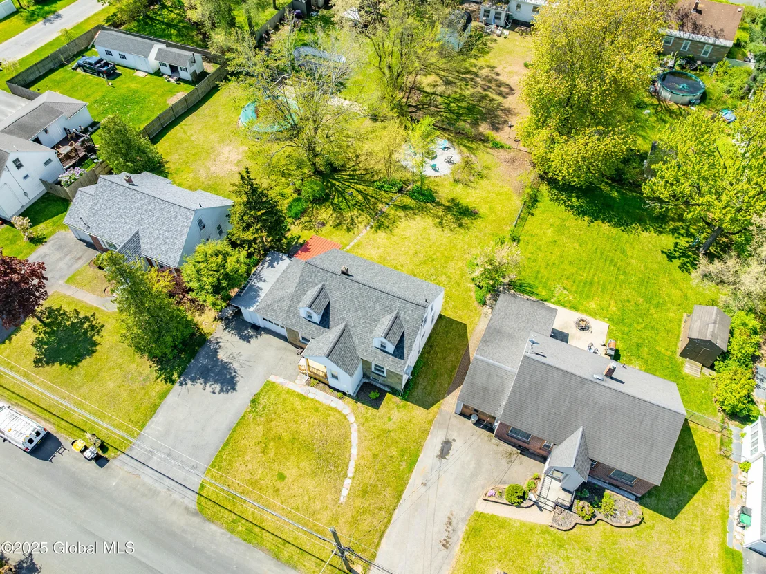 Photo of 2081 Chepstow Road