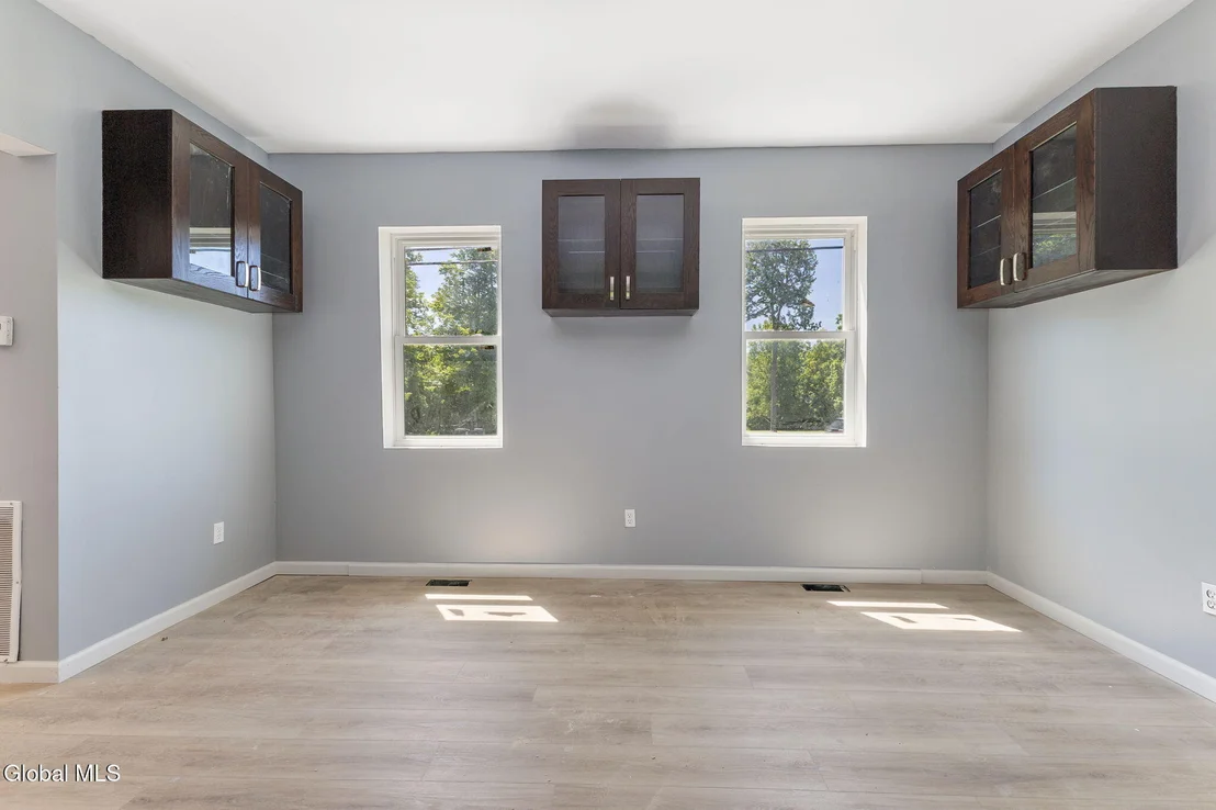 Photo of 5 White Road