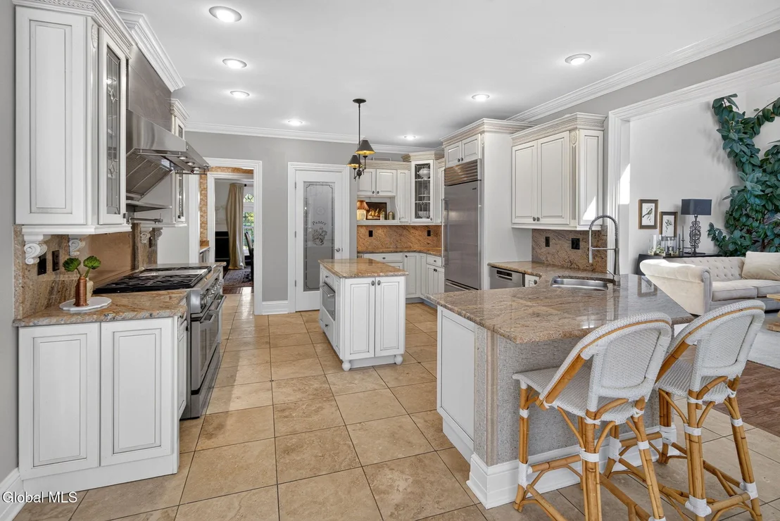 Photo of 245 Menlo Park Road