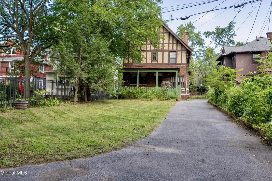 Photo of 6 Morris Avenue
