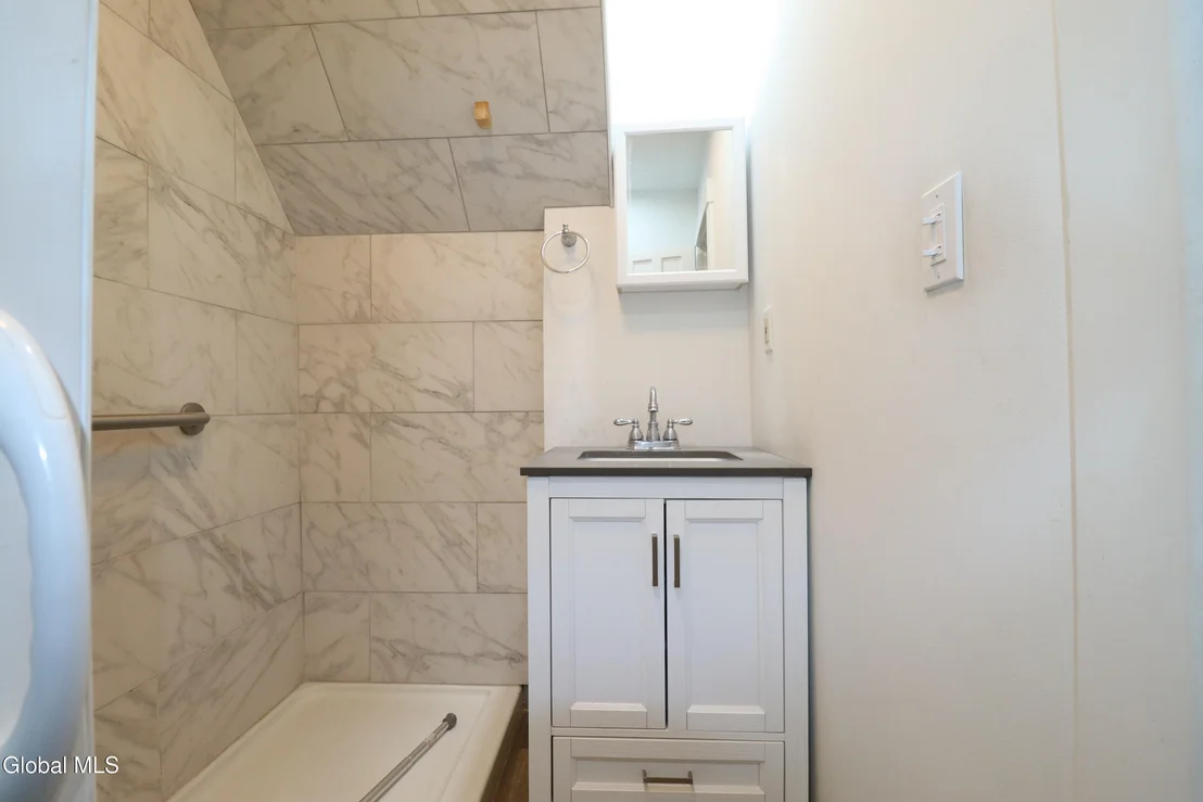 Photo of 10 Daggett Terrace