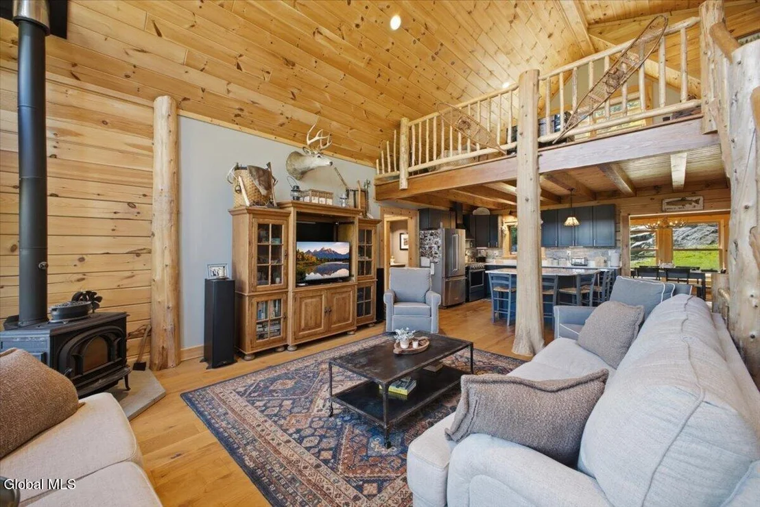 Photo of 1482 Tupper Road