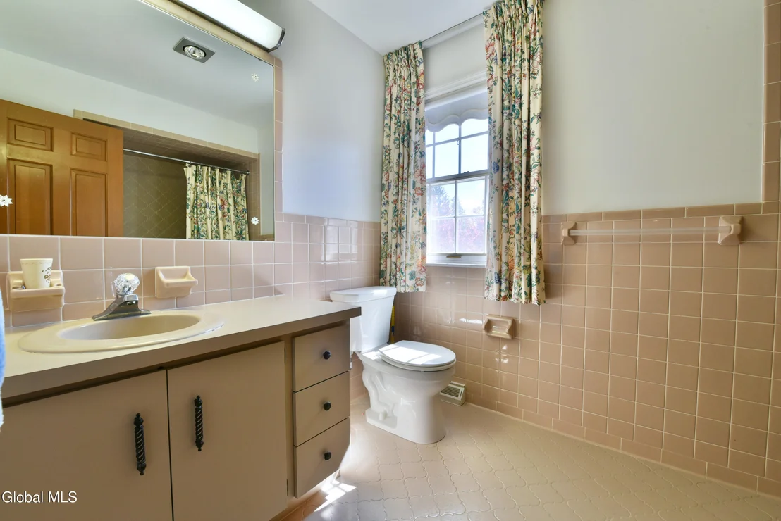 Photo of 1205 Viewmont Drive