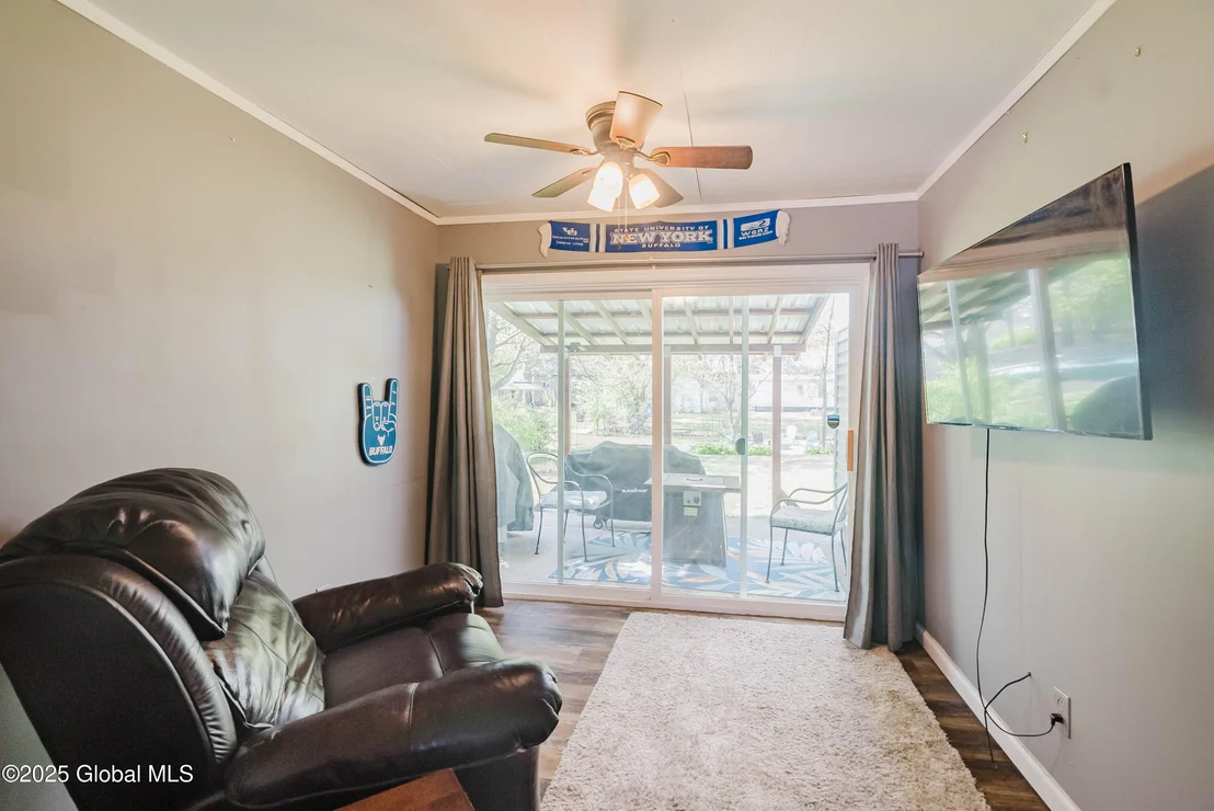 Photo of 2081 Chepstow Road